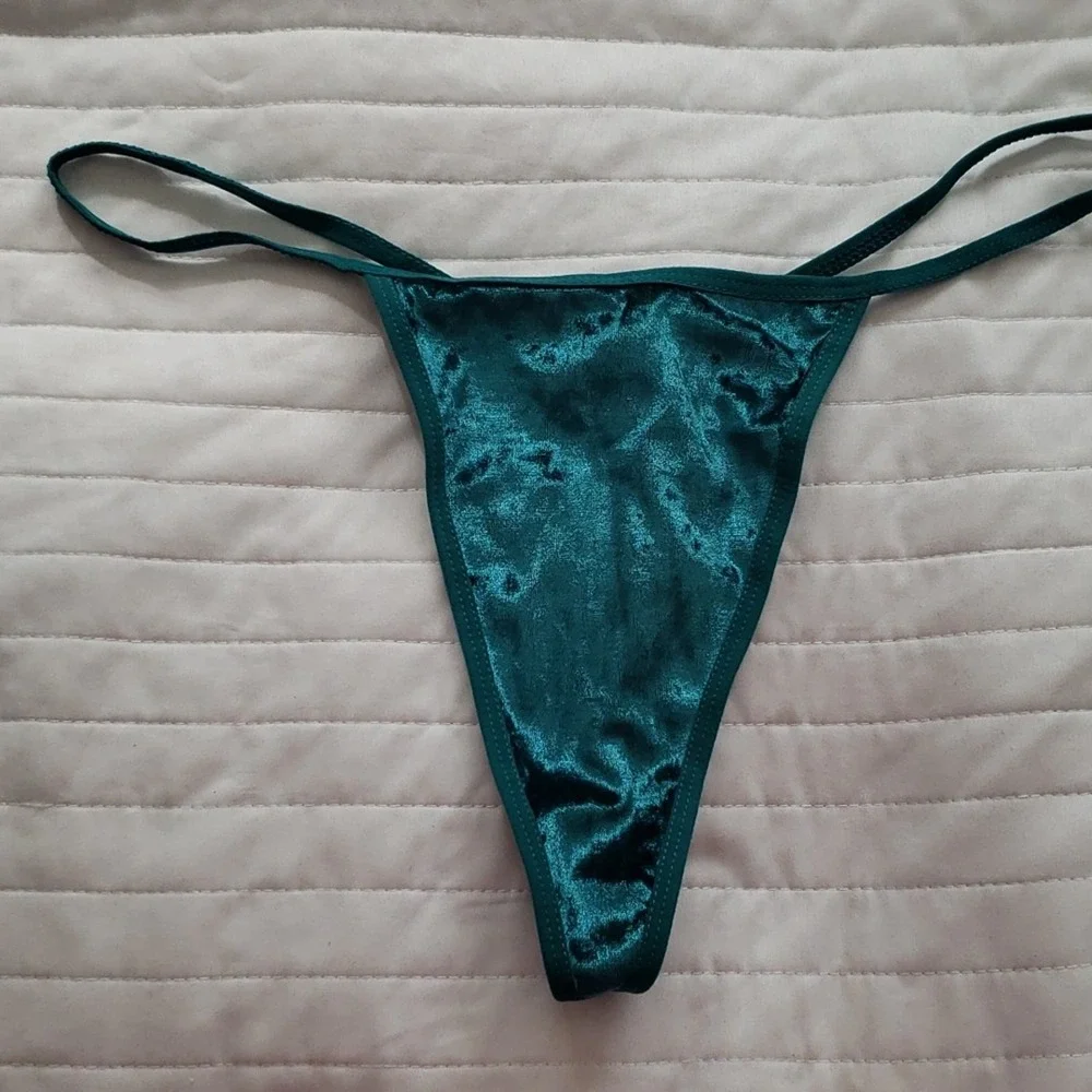 NWOT Fredericks of Hollywood Velvet Chemise + Thong 2X
